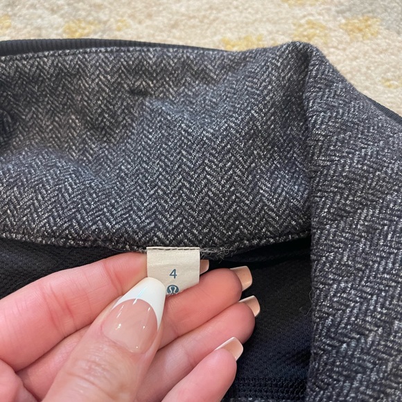 LILULEMON Women’s 1/2 pullover jacket. Gray. Size 4 - Picture 4 of 12